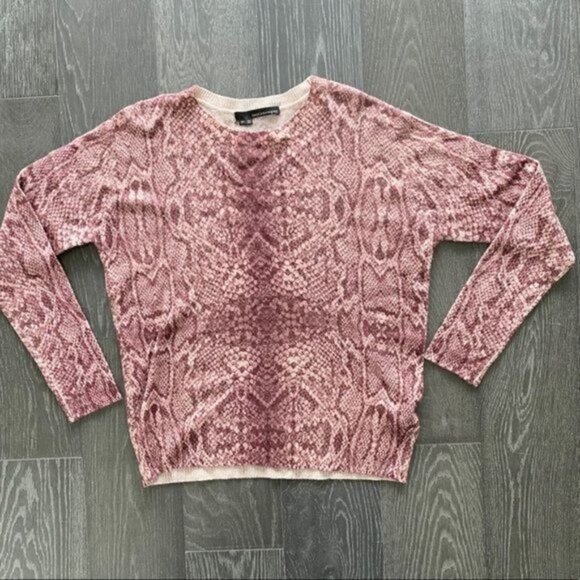 360 Cashmere Khloe Snake Print Crewneck Relaxed Fit Cashmere Lightweight Sweater - Picture 10 of 14